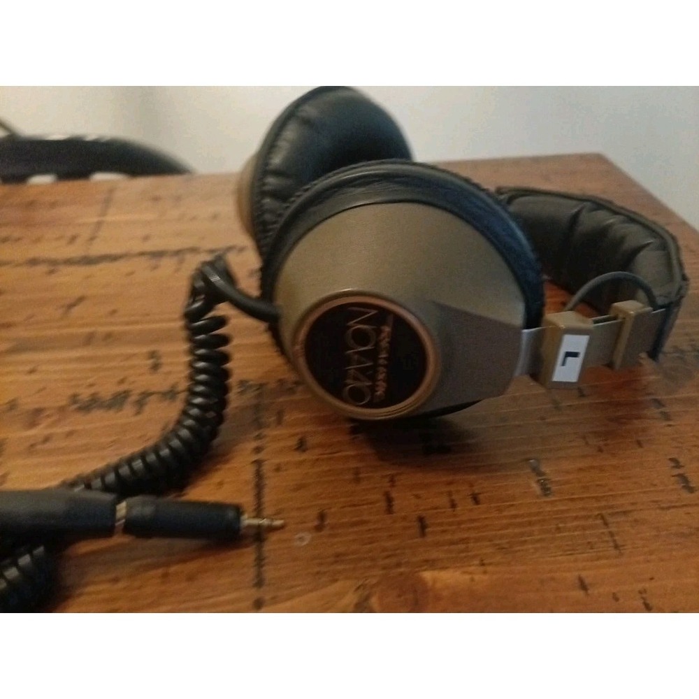 Vintage Realistic Nova-40 DJ Cushioned Stereo Head Phones-Full Size B2